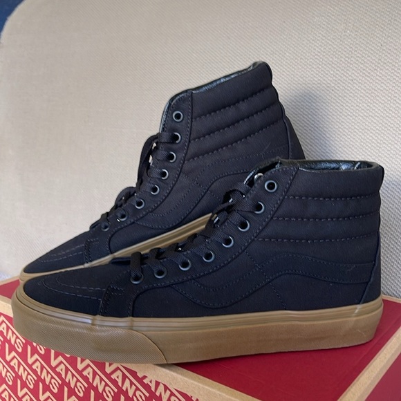 Vans WMNS Sk8-Hi Reissue (Canvas Gum) Black/Lghtgm
VN0A2XSBL0D
Sneakers - Picture 9 of 16